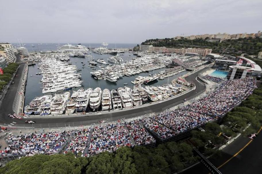 Tutto pronto a Monaco per il GP di Montecarlo, il più glamour della stagione. Lapresse